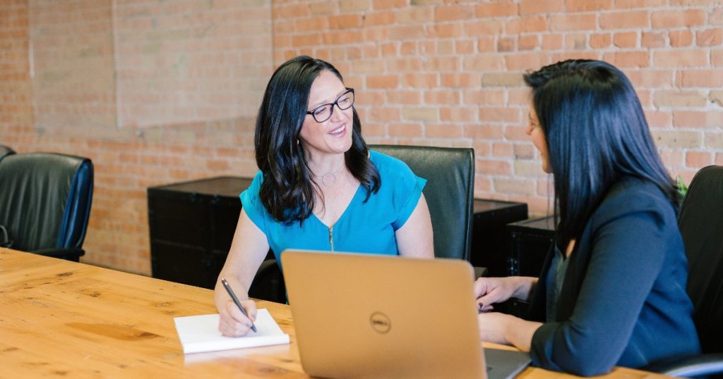 Financial Advisor’s Job Description and Salary, is it Worth it?